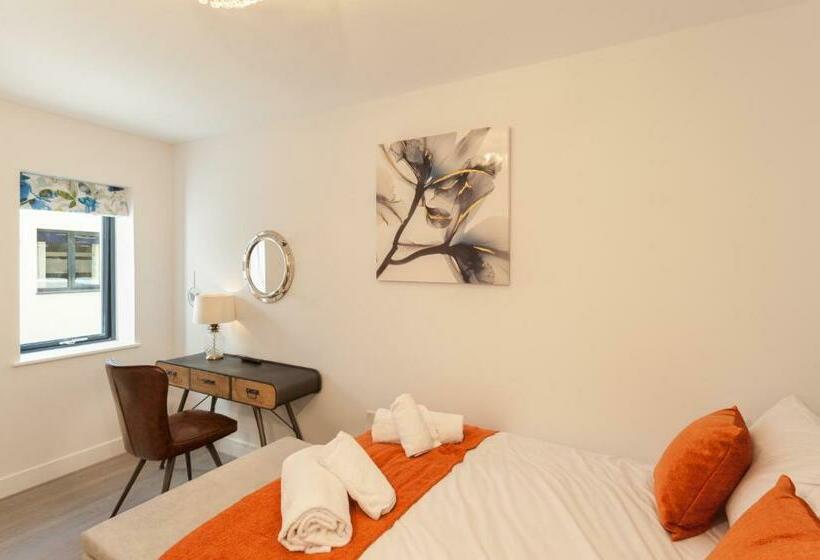 17 Woolacombe The Byron