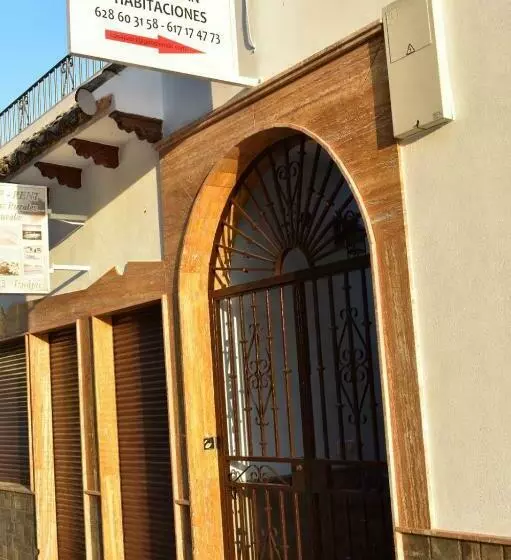 Retkeilymaja Iznájar Suites