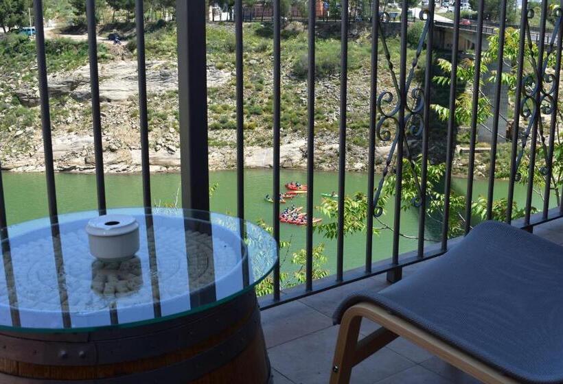 هاستل Iznájar Suites