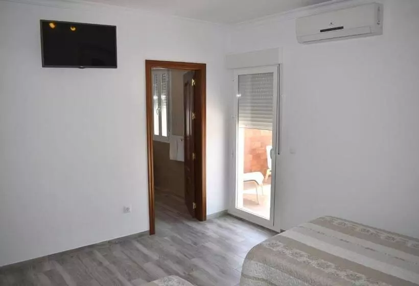 Retkeilymaja Iznájar Suites