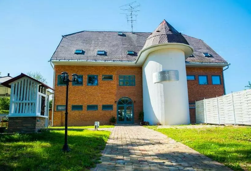 ベッドアンドブレックファースト Rómahegy Rendezvényház