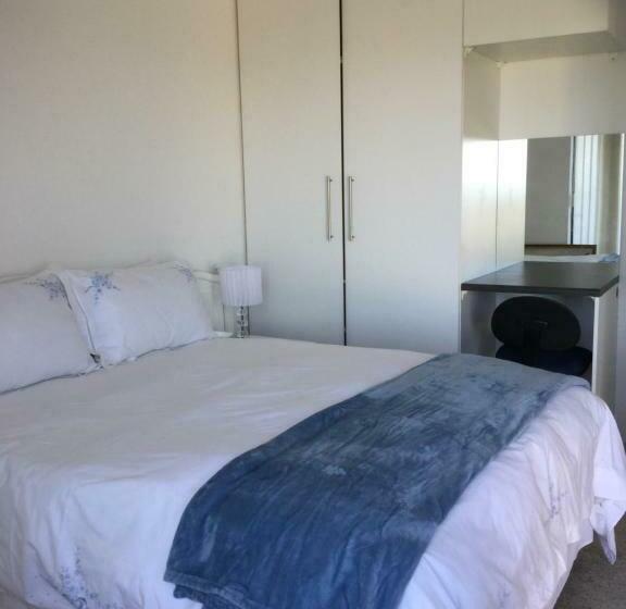 Пансион Pearl Oyster Guesthouse