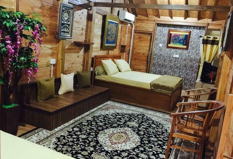 הוסטל Penginapan Muslim Yuni Inn