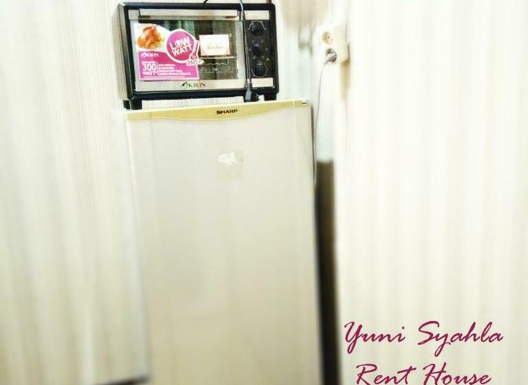 הוסטל Penginapan Muslim Yuni Inn