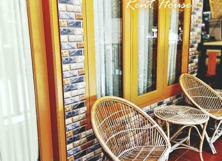 הוסטל Penginapan Muslim Yuni Inn