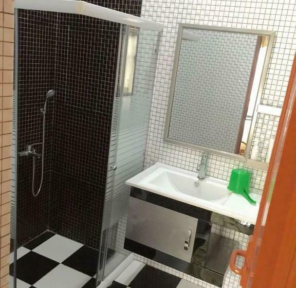 הוסטל Penginapan Muslim Yuni Inn