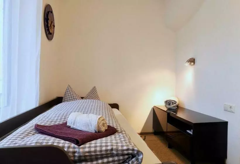 Retkeilymaja Pension Adler