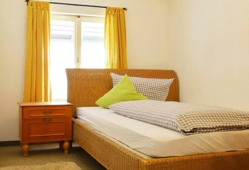 Retkeilymaja Pension Adler