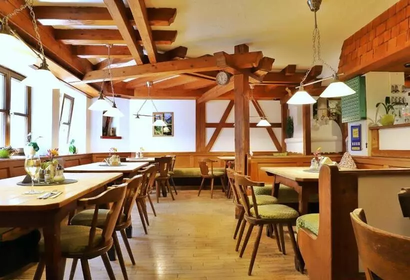 Retkeilymaja Pension Adler