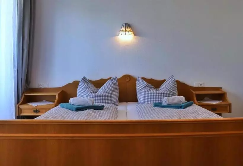 Retkeilymaja Pension Adler