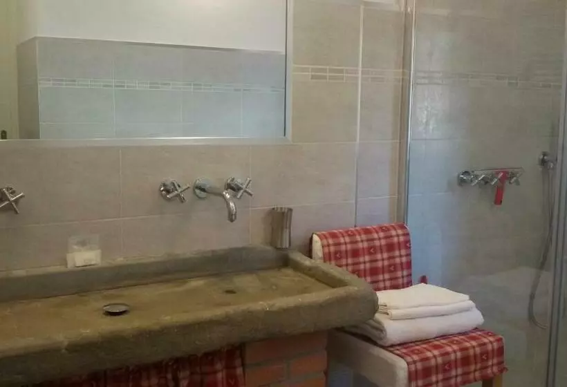 Aamiaismajoitus (B&B) Catif Ladrù