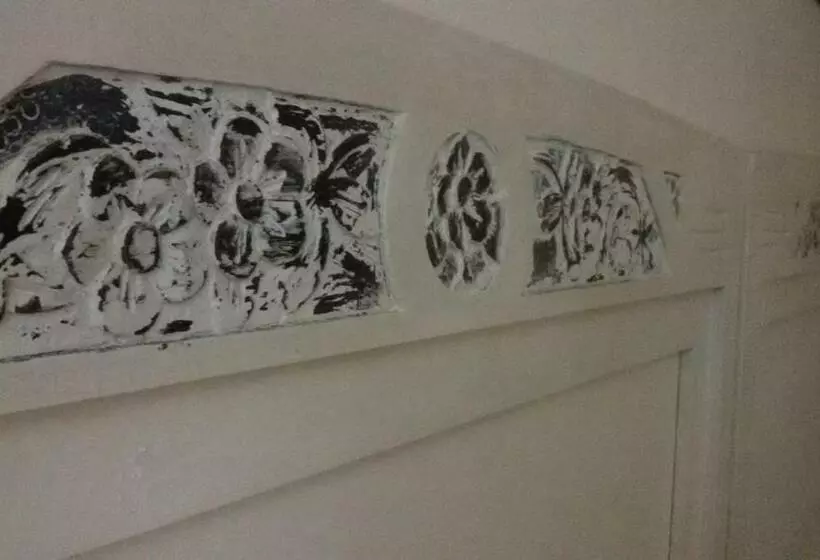 Aamiaismajoitus (B&B) Catif Ladrù