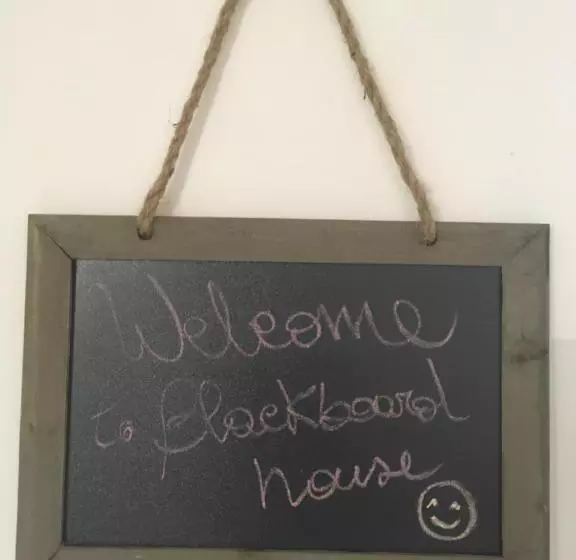پانسیون Blackboard House
