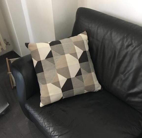 פנסיון Blackboard House