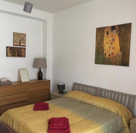 פנסיון Blackboard House