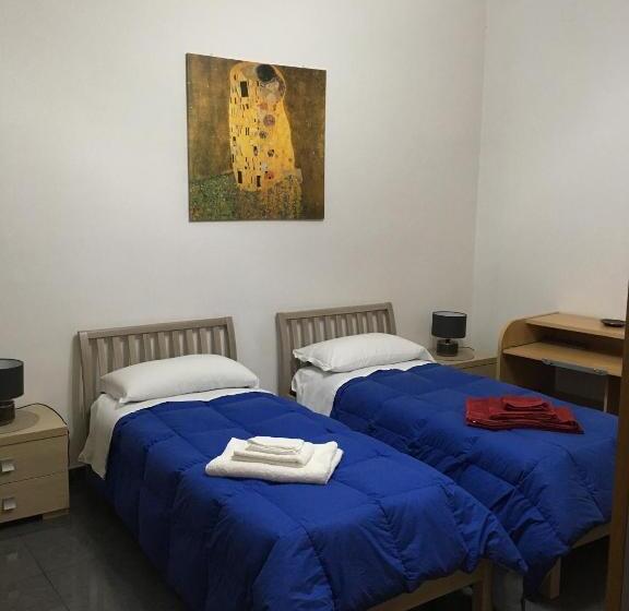 פנסיון Blackboard House