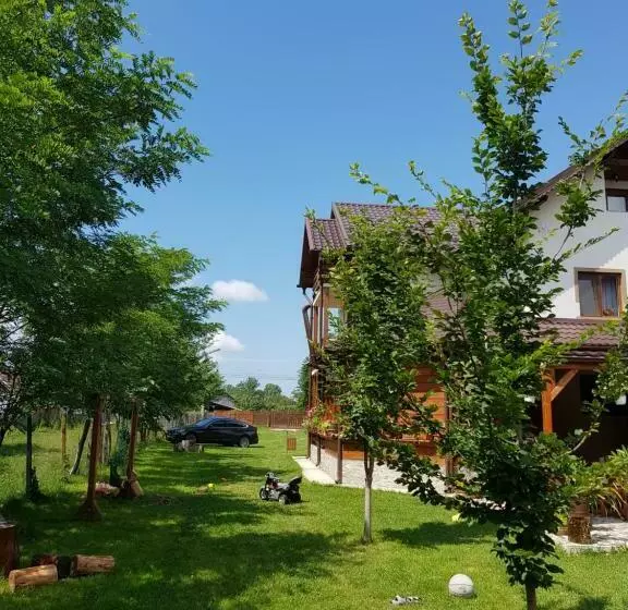 پانسیون Casa De Vacanta Macovei0744
