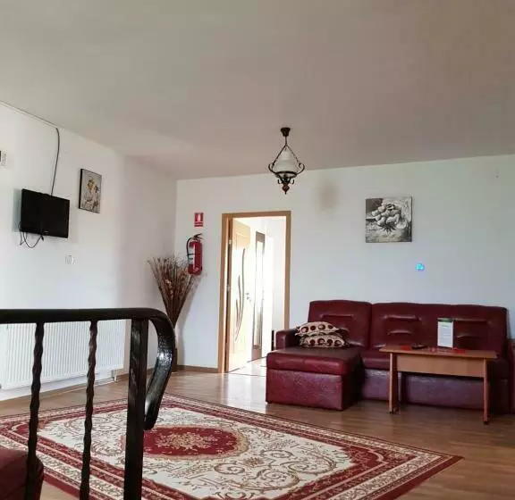 پانسیون Casa De Vacanta Macovei0744