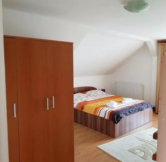 پانسیون Casa De Vacanta Macovei0744