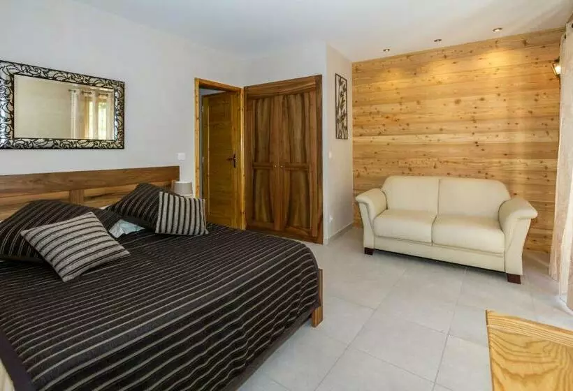 ベッドアンドブレックファースト Chambres D Hotes Les Clarines