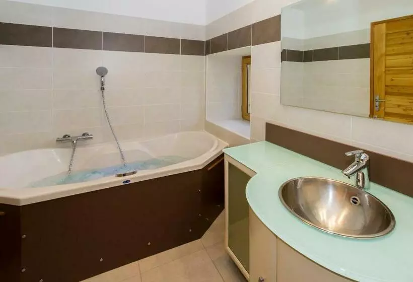 ベッドアンドブレックファースト Chambres D Hotes Les Clarines