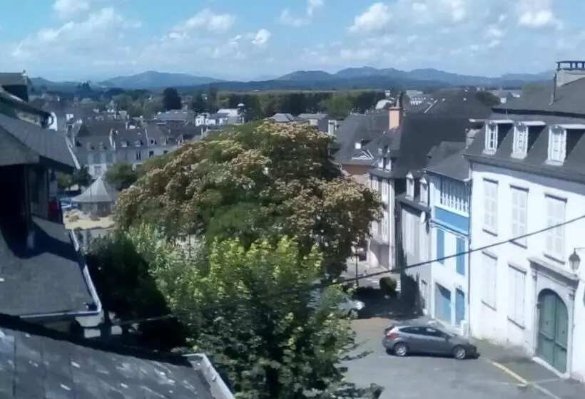 Aamiaismajoitus (B&B) Chambres D Hôtes L Oustal