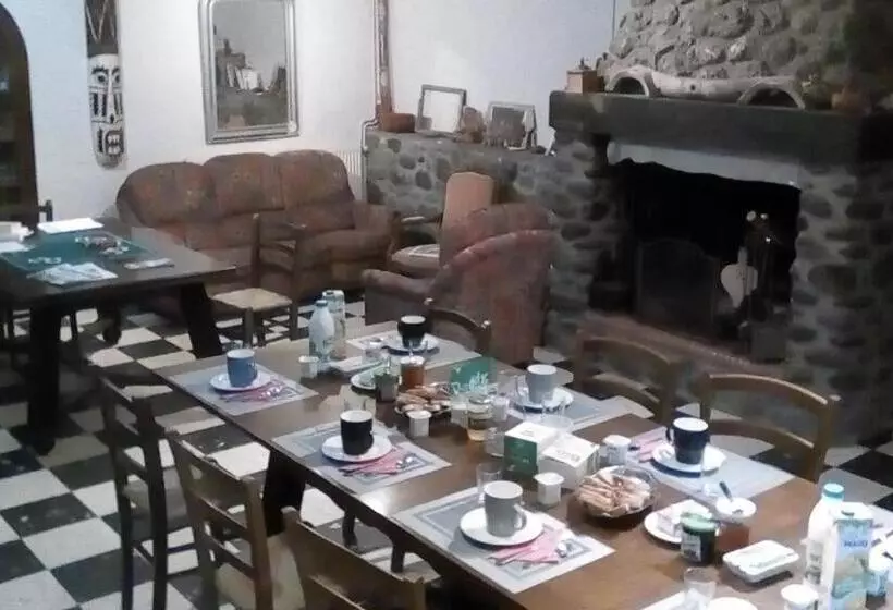 Aamiaismajoitus (B&B) Chambres D Hôtes L Oustal