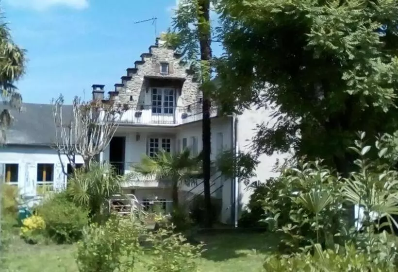 Aamiaismajoitus (B&B) Chambres D Hôtes L Oustal