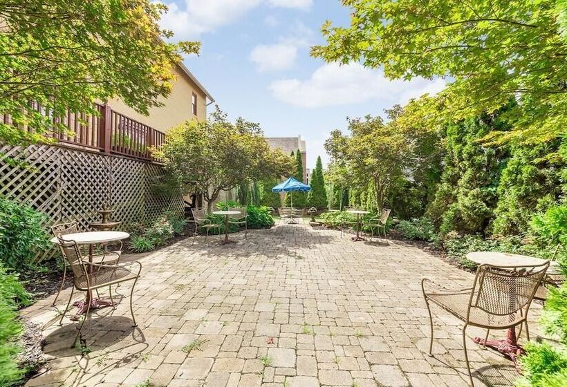 تختخواب و صبحانه The Mayors Mansion Inn