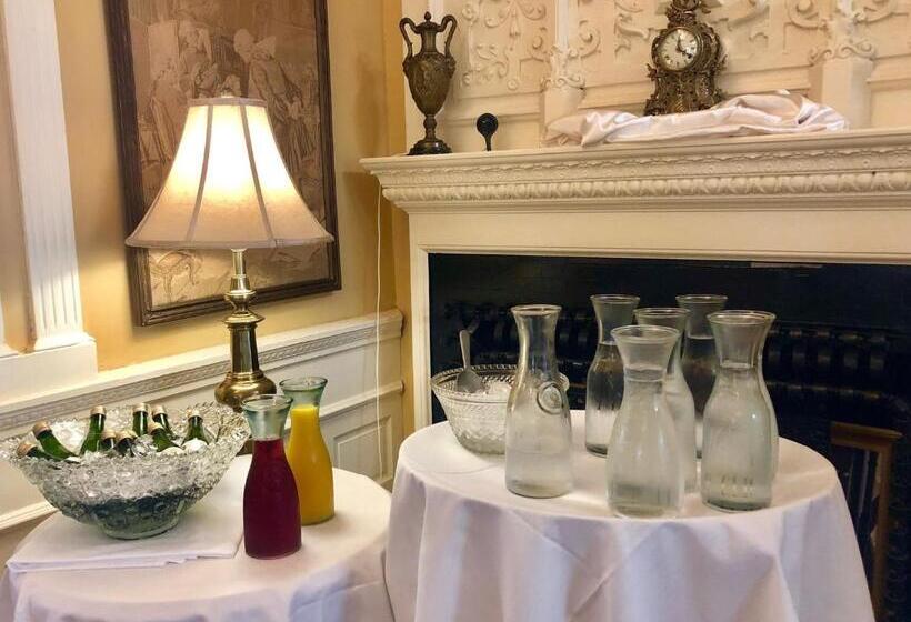 تختخواب و صبحانه The Mayors Mansion Inn