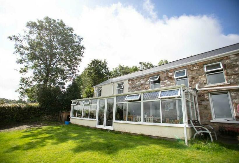 Cwtch Farm Bed & Breakfast
