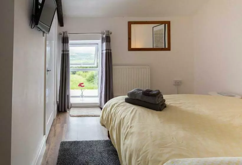Cwtch Farm Bed & Breakfast