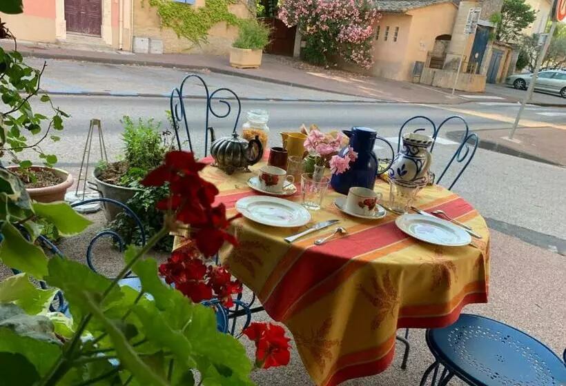 Majatalo La Sarrasine