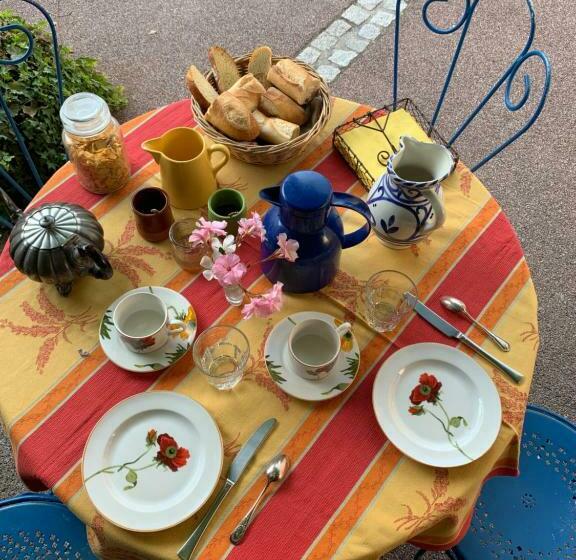 بنسيون La Sarrasine