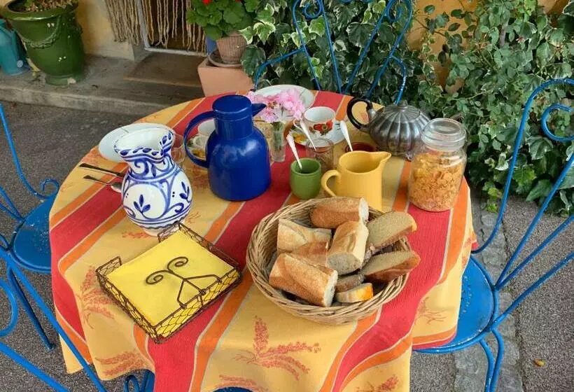 Majatalo La Sarrasine