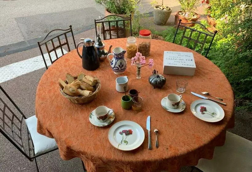 Majatalo La Sarrasine