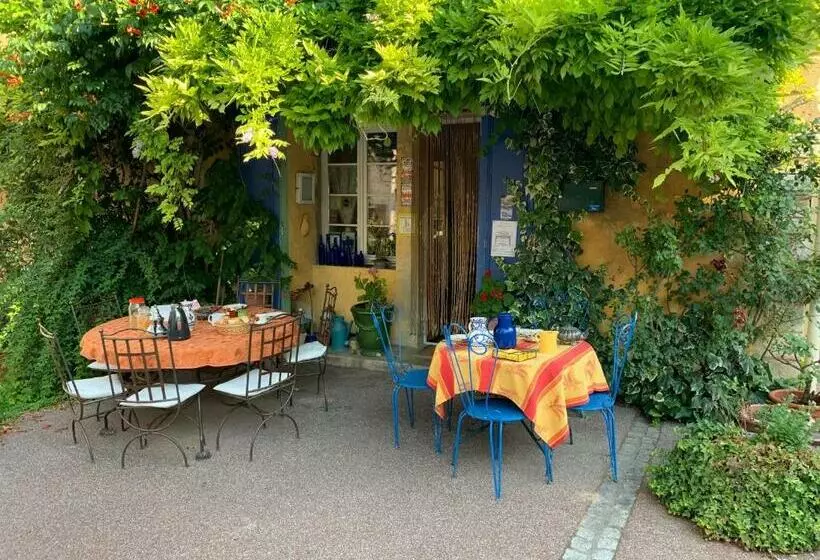 Majatalo La Sarrasine