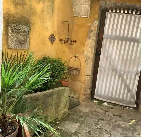 Majatalo La Sarrasine