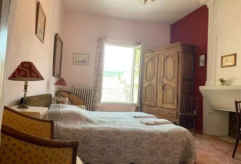 Majatalo La Sarrasine