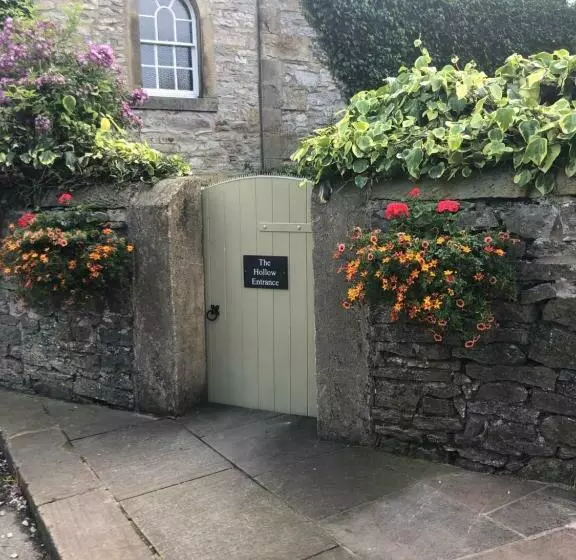 The Hollow Bed And Breakfast