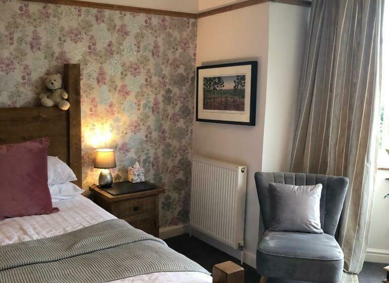 The Hollow Bed And Breakfast