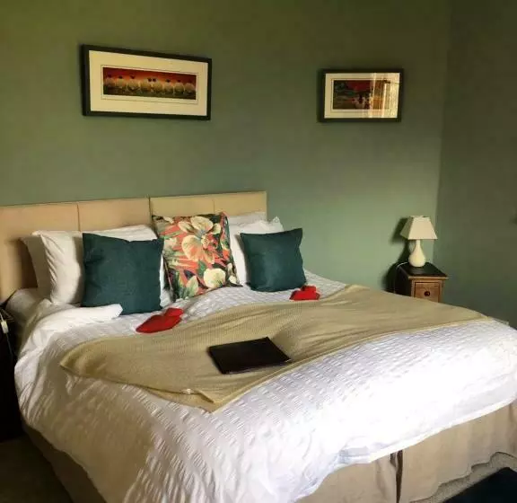 The Hollow Bed And Breakfast