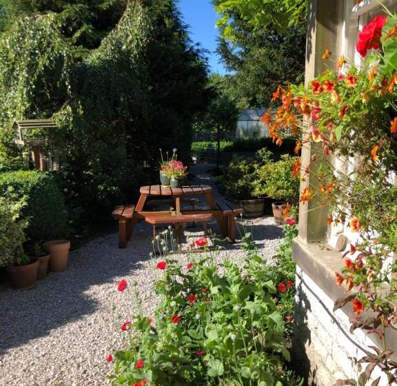 The Hollow Bed And Breakfast