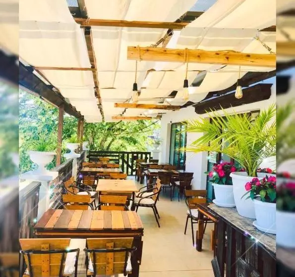 Hotelli Villa Adrian