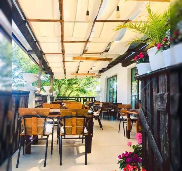 Hotelli Villa Adrian