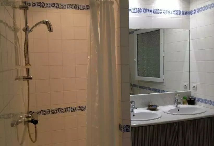 Aamiaismajoitus (B&B) Aux Perderies