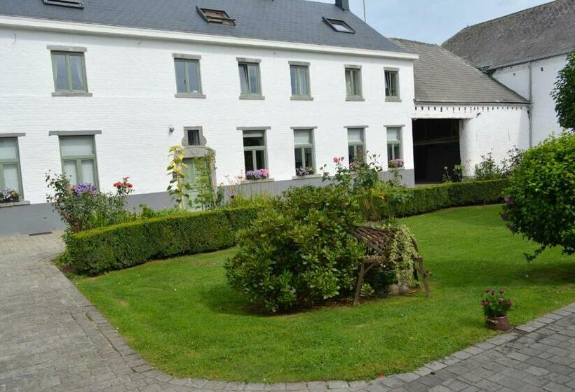 تختخواب و صبحانه La Ferme Remue