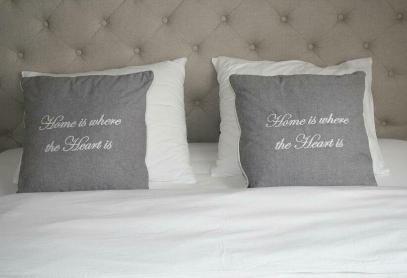 تختخواب و صبحانه La Ferme Remue