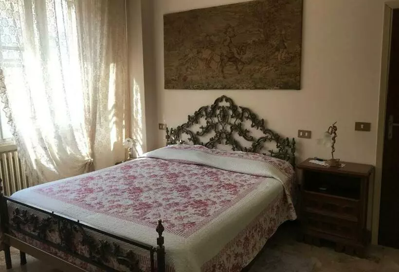 تختخواب و صبحانه La Lanterna Di Lida E Beppe