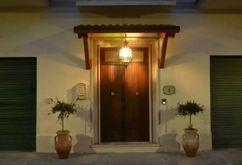 تختخواب و صبحانه La Lanterna Di Lida E Beppe